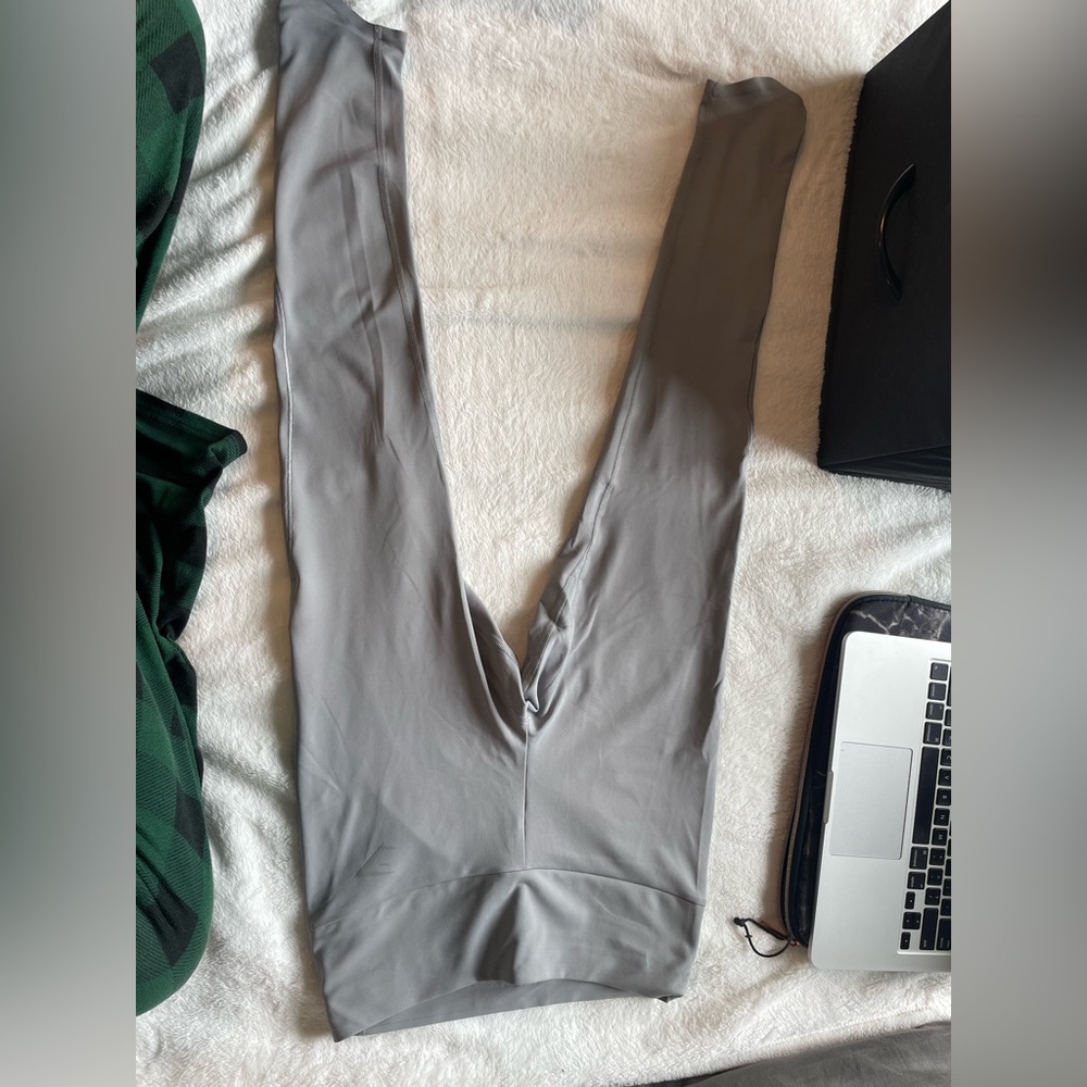 Grey Gym shark leggings size medium / never worn!